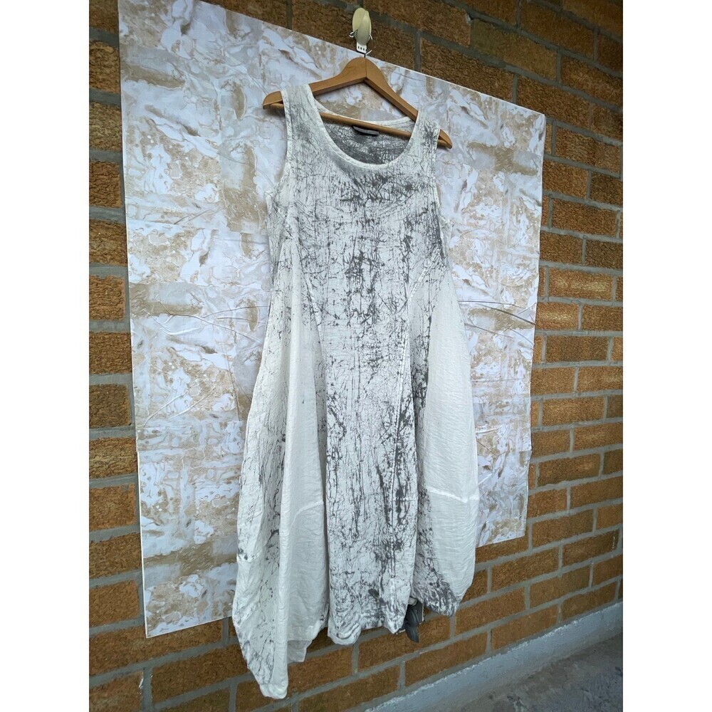 “Eleven Stitch Design Travel Bubble Dress Medium, White/Gray Tie‑Dye Balloon - Picture 3 of 11